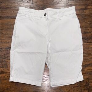Ruby Red size 10 P stretch fabric Women's White Shorts EUC!